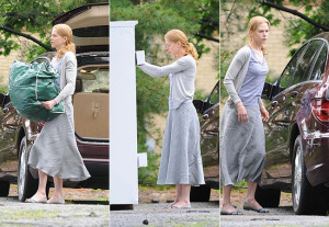 Se o ídolos  não tem idade, aqui Nicole Kidman tem: uma senhora quase velha com  ar de quem vai levar uma trouxa de roupa para lavar no rio.
