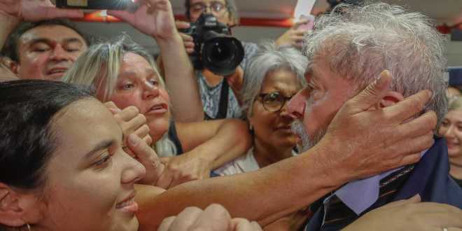 Lula está abatido e médico solicitou desfibrilador, diz site