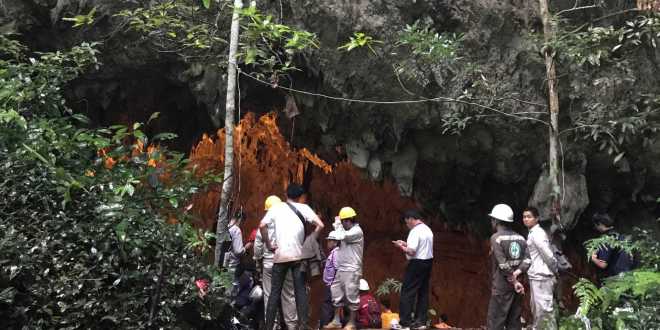 Time de futebol infantil desaparece dentro de caverna na Tailândia