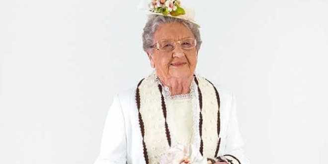 Aos 86 anos, Palmirinha arrasa vestida de noiva: ‘Parece a Rainha’