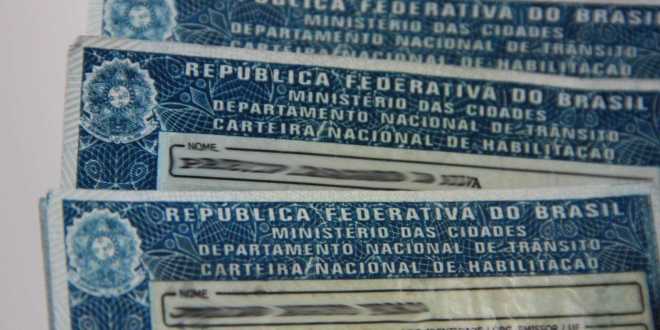 Devedores podem ter CNH e passaporte suspensos