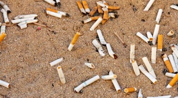 Cigarro polui mais os oceanos que o plástico