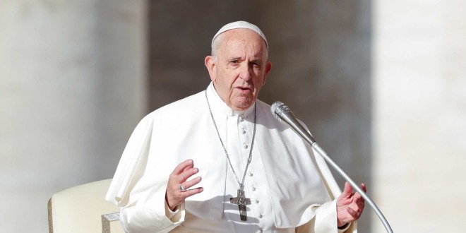 Papa pede corredores humanitários para proteger imigrantes